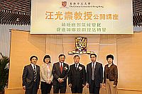 代表團與中大常務副校長華雲生教授（左三）會晤